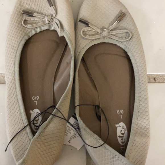 Gray flats - Picture 2 of 5